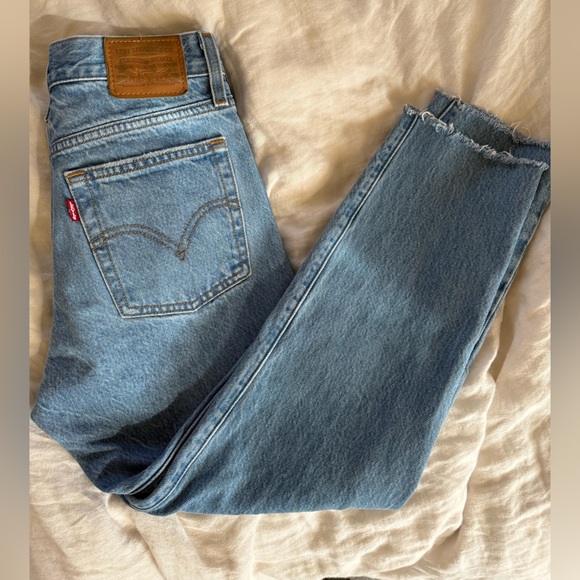 Levi’s Premium High Rise Wedgie Straight Jeans size 25 - Picture 5 of 5